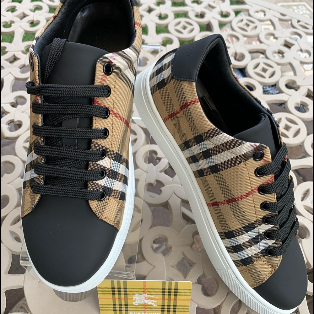 NEW Iconic Burberry check cotton plaid & black toe. Size ladies 8-8.5, 9, EU 38.